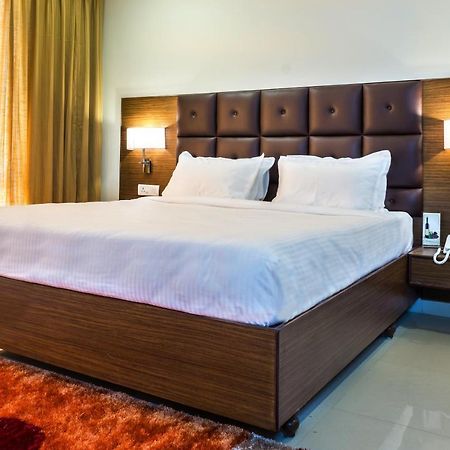 היידראבד Hotel Saptagiri מראה חיצוני תמונה