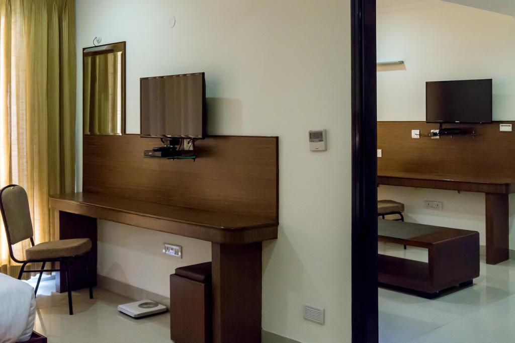 היידראבד Hotel Saptagiri מראה חיצוני תמונה